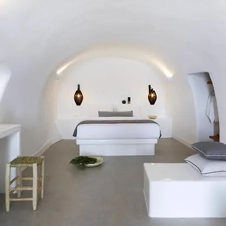 Caldera Bliss Cave Oia, Santorini Private Terrace Outdoor Hot Tub Breathtaking Caldera Views Traditional Cave-style Luxury Intimate, Oia (Santorini)