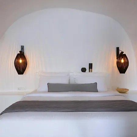 Caldera Bliss Cave Oia, Santorini Private Terrace Outdoor Hot Tub Breathtaking Caldera Views Traditional Cave-style Luxury Intimate, Вилла *